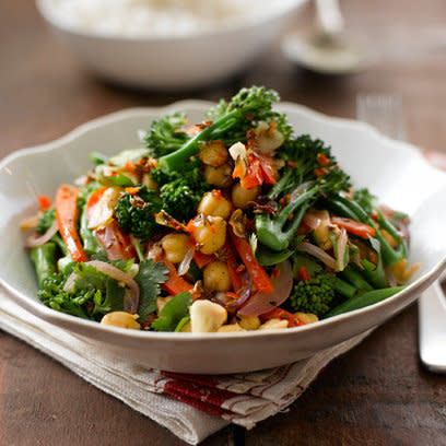 Warm salad of tenderstem broccoli and chickpeas