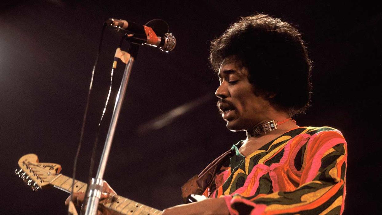  Jim Hendrix onstage. 