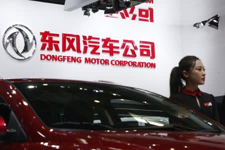 A hostess poses next to Dongfeng Motor Corp A9 sedan at the Auto China 2016 auto show in Beijing, China, April 26, 2016. REUTERS/Kim Kyung-Hoon