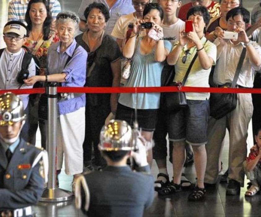 China to document its tourists behaving badly