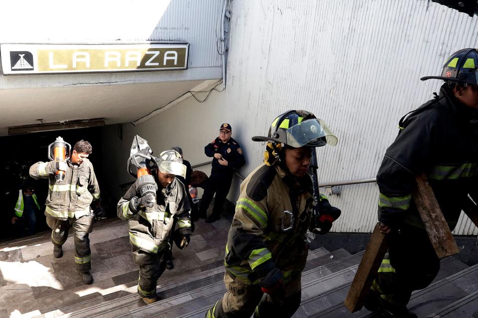 Choque de tren subterráneo en Ciudad de México deja 1 muerto y 57 heridos, incluido el conductor