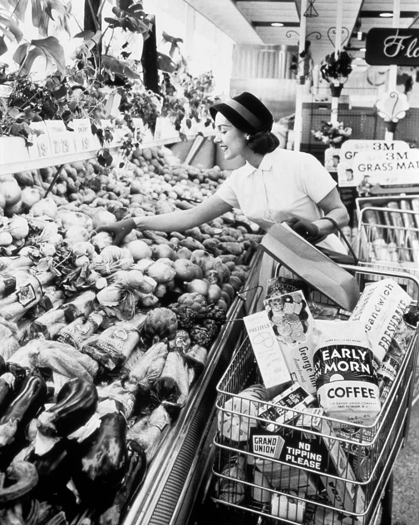 <p>When nationwide supermarkets moved in, it was all about what food stores could supply at the lowest cost, which didn't include the farm down the road. Supermarkets didn't see a push from consumers to buy local again until the 21st century.</p>