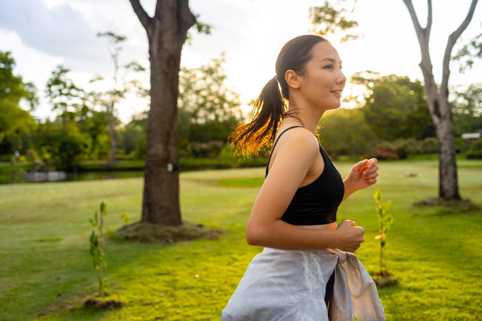 即使是最簡單的運動，例如健走，只要每天走15分鐘並持之以恆，平均就能增加3年壽命。（圖片來源：Getty Image）