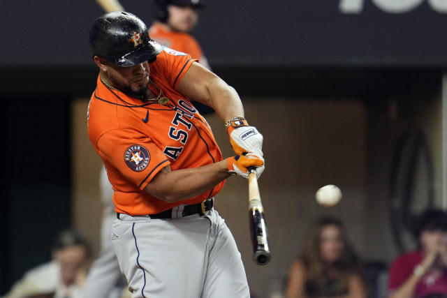 WATCH: Jose Abreu's bat wakes up vs. Rangers with HR blasts