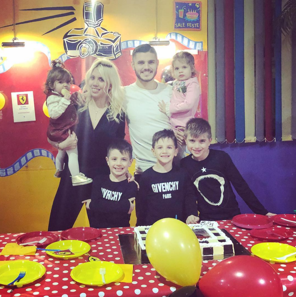 <p>Si bien no hubo foto de Icardi y López juntos, las imágenes dejan en claro que el rosarino de 24 años (examigo del padre de los hijos de Wanda), también estuvo presente en el festejo familiar. <em>– Foto: <a rel="nofollow noopener" href="https://www.instagram.com/wanda_icardi/" target="_blank" data-ylk="slk:Instagram/wanda_icardi/;elm:context_link;itc:0;sec:content-canvas" class="link ">Instagram/wanda_icardi/</a></em> </p>