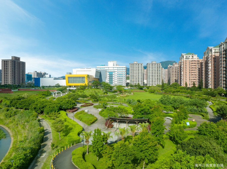 擁有萬坪公園、生態水岸的好環境，讓淡水核心區更為舒適難得。（圖／富比士地產王提供）