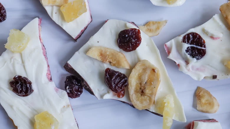 candy bark with dried bananas