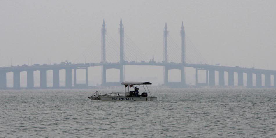 <b>Penang Bridge </b><br> The Penang Bridge opened to traffic on September 14, 1985 and connects Gelugor in Penang island and Seberang Prai to mainland Malaysia. The total length of the bridge is 13.5 kilometres.