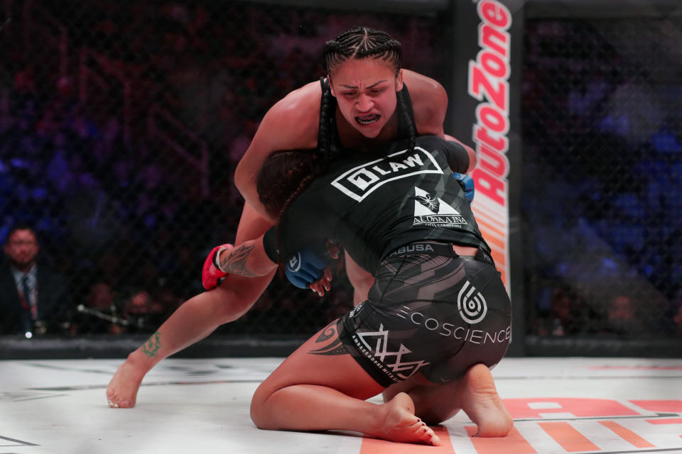 Apr 27, 2019; San Jose, CA, USA; Ilima Macfarlane (red gloves) fights Veta Arteaga (blue gloves) during Bellator 220 at SAP Center. Mandatory Credit: Dave Mandel-USA TODAY Sports