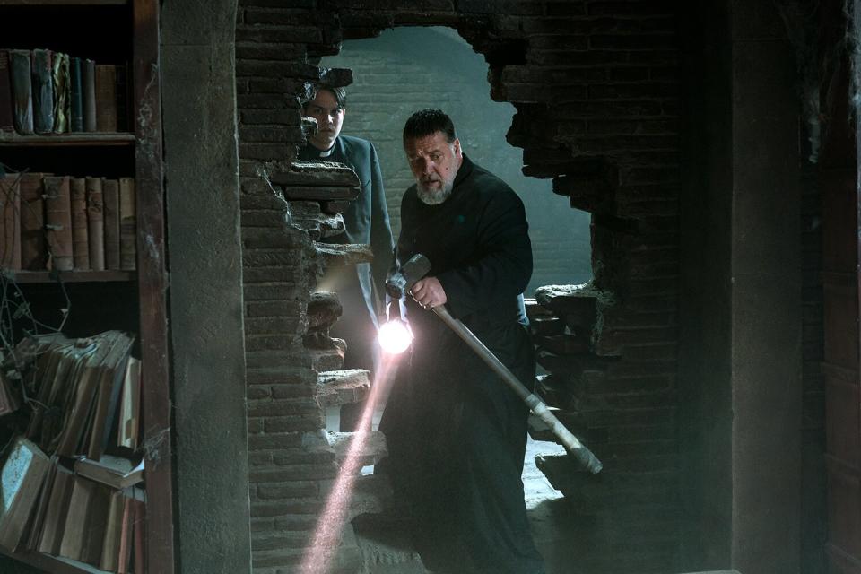 Father Esquibel (Daniel Zovatto) and Father Gabriele Amorth (Russell Crowe) in Screen Gems’ THE POPE’S EXORCIST.