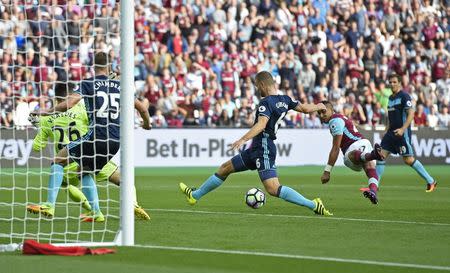 Britain Soccer Football - West Ham United v Middlesbrough - Premier League - London Stadium - 1/10/16 West Ham United's Dimitri Payet scores their first goal Action Images via Reuters / Tony O'Brien Livepic EDITORIAL USE ONLY.