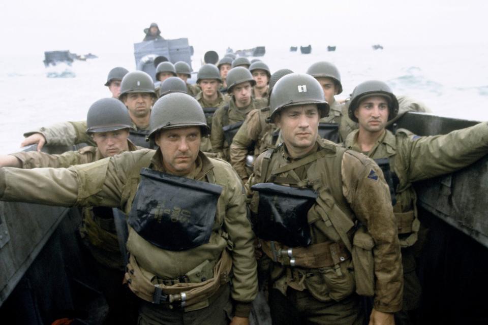 Saving Private Ryan (1998)TOM SIZEMORE (L) and TOM HANKS