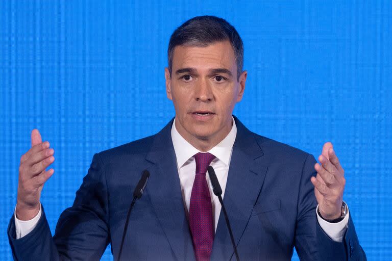 Pedro Sánchez retiró a la embajadora español en Buenos Aires