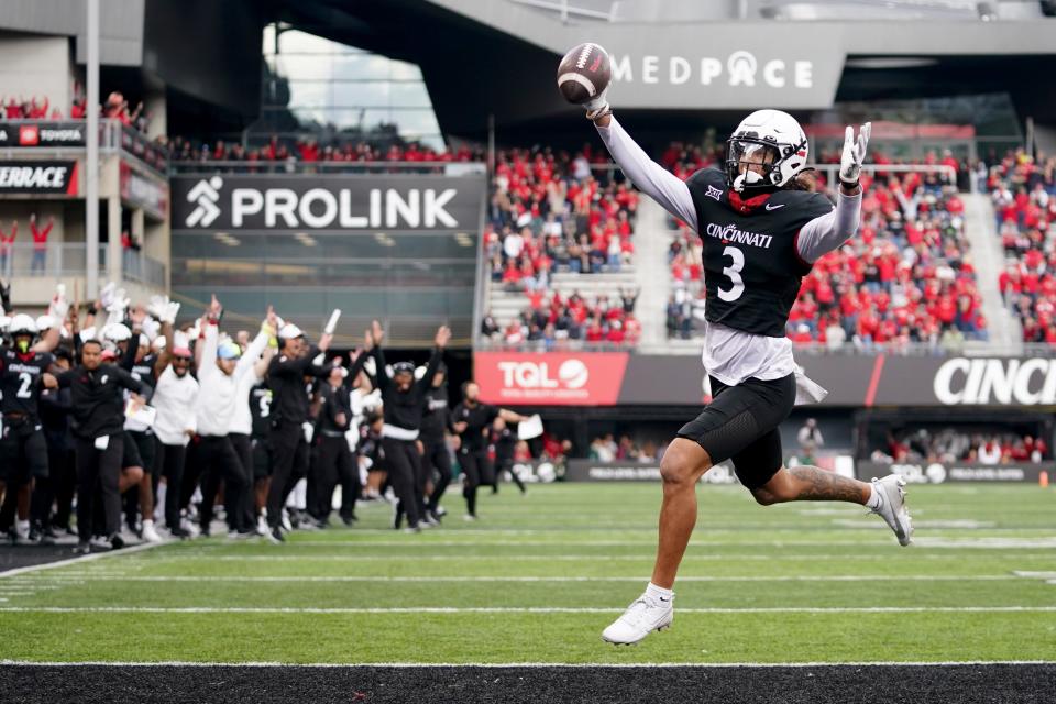 Cincinnati Bearcats wide receiver Evan Prater (3) scores on a two-point conversion vs. Baylor last season. Prater has impressed the UC staff by switching positions and adopting a team-first mentality.