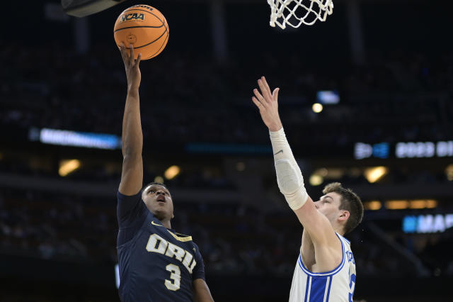 Roach leads Duke in rout of Oral Roberts in NCAA opener