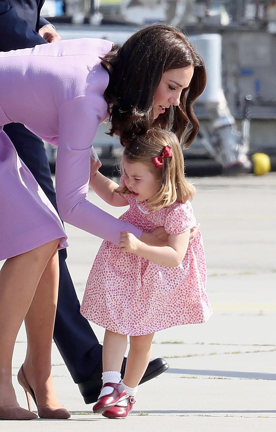 Kate Middleton picks up Princess Charlotte