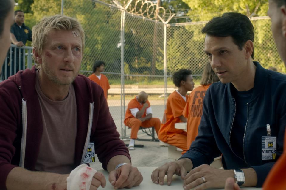 <p>Seit 2018 kann Macchio an alte (Karate)-Erfolge anknüpfen: In der Netflix-Serie "Cobra Kai" spielt er erneut Daniel Larusso, der über 30 Jahre später auf seinen alten Feind Johnny Lawrence (William Zabka, links) trifft. (Bild: Netflix)</p> 