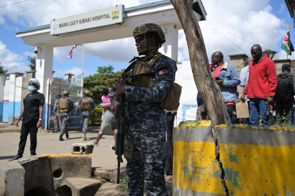 Photo d’illustration d’un policier kenyan, ici en octobre 2023, lors d’une visite du roi Charles III à Nairobi.