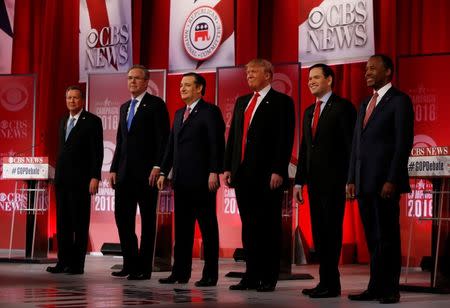 The remaining Republican presidential candidates, (L-R) Governor John Kasich, former Governor Jeb Bush, Senator Ted Cruz, businessman Donald Trump, Senator Marco Rubio and Dr. Ben Carson pose before the start of the Republican U.S. presidential candidates debate sponsored by CBS News and the Republican National Committee in Greenville, South Carolina February 13, 2016. REUTERS/Jonathan Ernst .