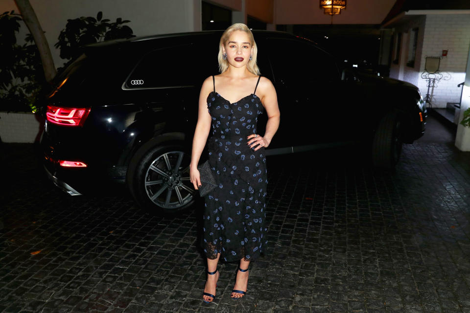 So einfach wie schön – Emilia Clarke beeindruckte mit einem tollen Ensemble. (Bild: Getty Images)