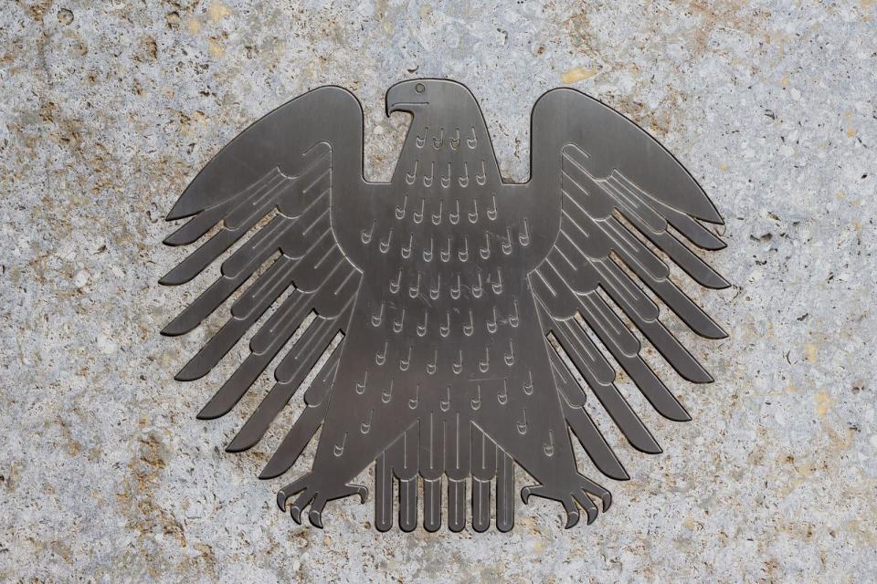 Auch Deutschland hat einen Greifvogel als Wappentier, weshalb dieser sicherlich der meist entdeckte in diesem Land sein dürfte: zum Beispiel auf Münzen. Leicht zu bestimmen ist der Bundesadler auch. (Bild: iStock/hanohiki)
