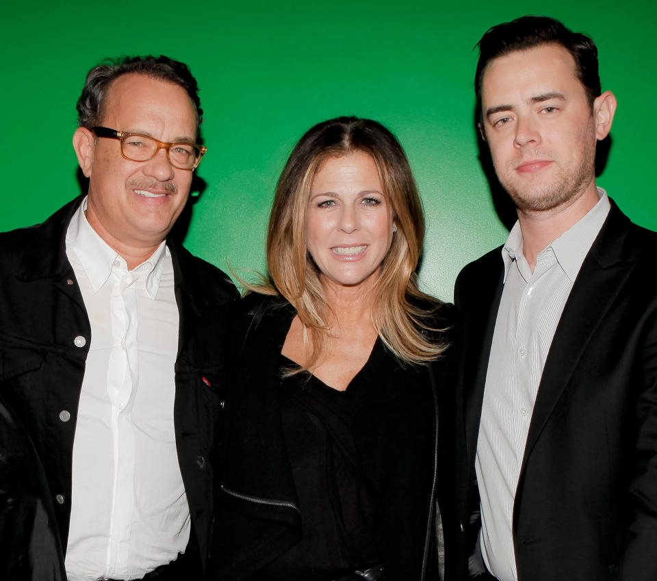 (izq-der) Tom Hanks, Rita Wilson y Colin Hanks en  Los Angeles, California.  (Photo by Tibrina Hobson/WireImage)