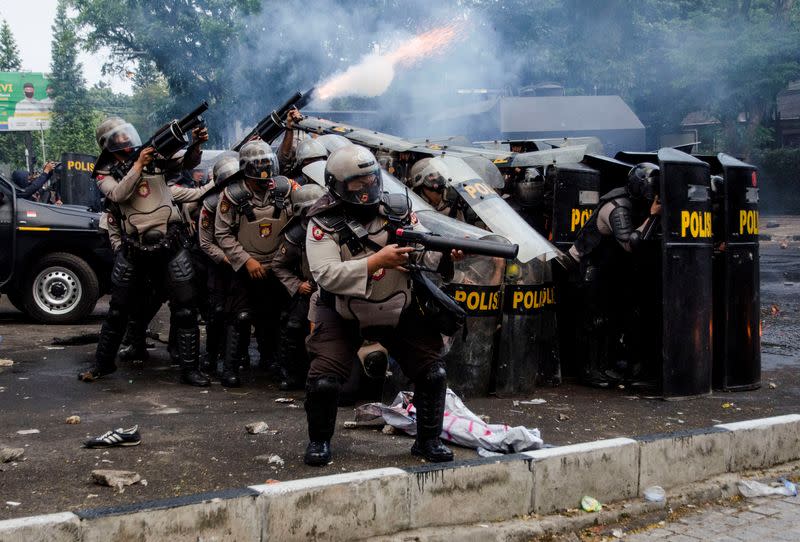 Protest against the government's labor reforms bill in Bandung