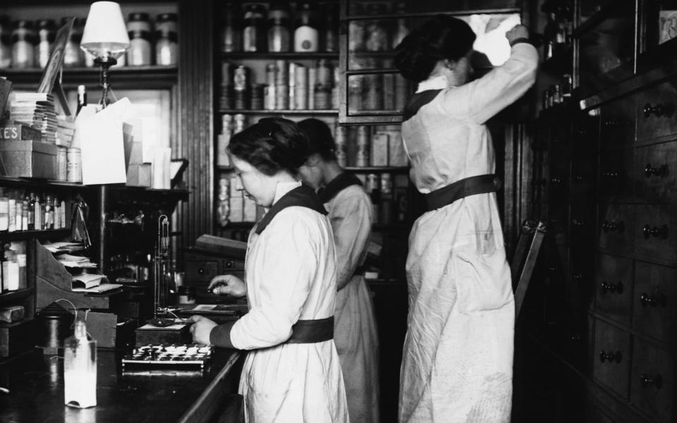 A chemist's shop in Clapham - Hulton-Deutsch Collection/CORBIS/Corbis via Getty Images