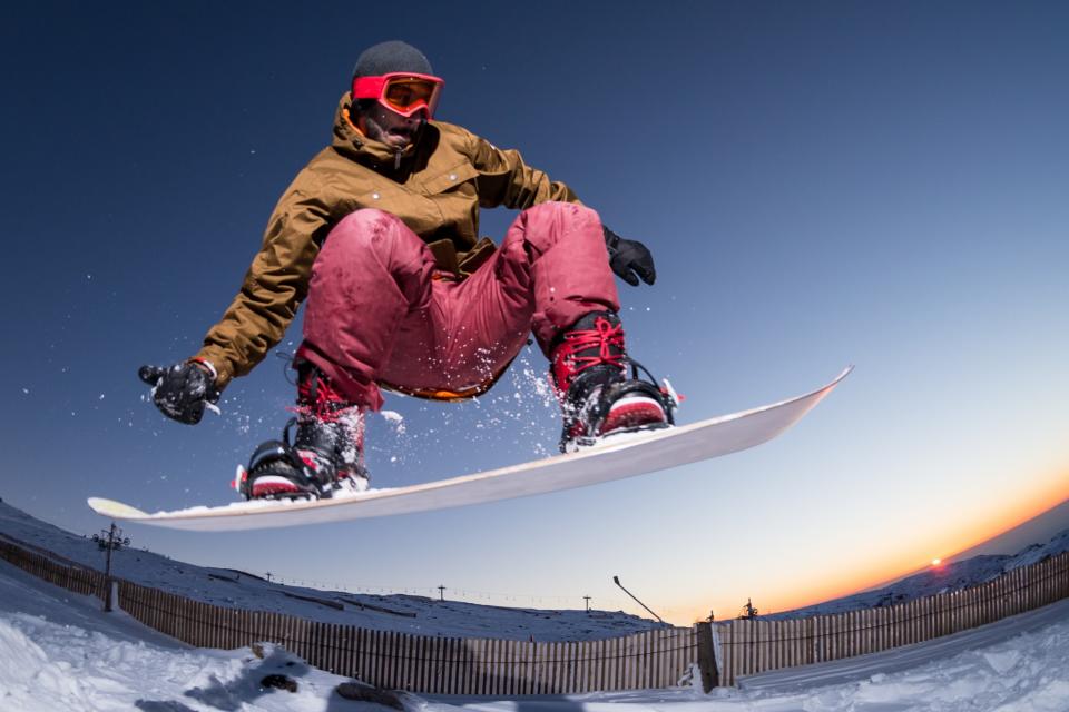 <p>Ganz weitsichtige Sparer sind gedanklich schon jetzt bei der nächsten Abfahrt. Denn Skier, Snowboards und das entsprechende Zubehör gibt’s nun im günstigen Schlussverkauf. </p>