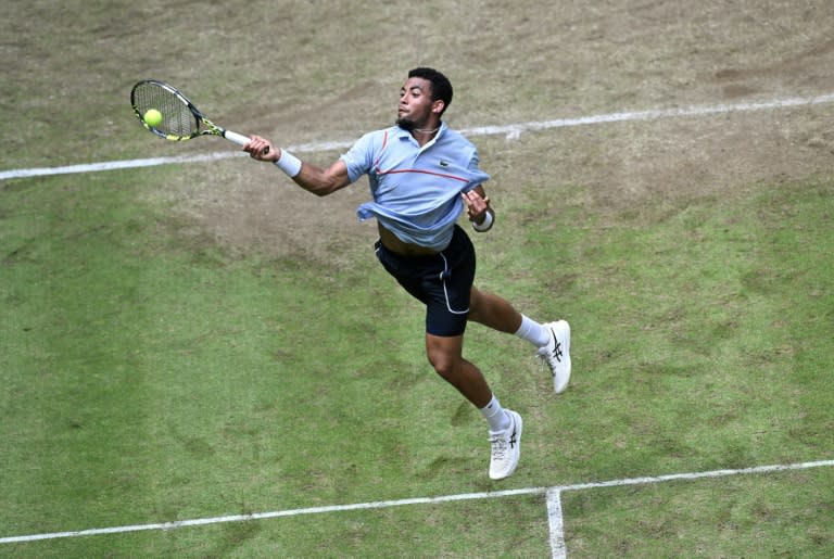 Le Français Arthur Fils en quarts de finale du tournoi de Halle contre l'Allemand Alexander Zverev le 21 juin 2024 à Halle (CARMEN JASPERSEN)