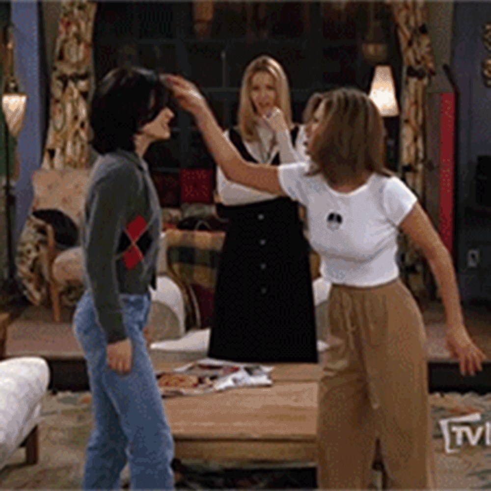 rachel-monica-friends-fight.gif