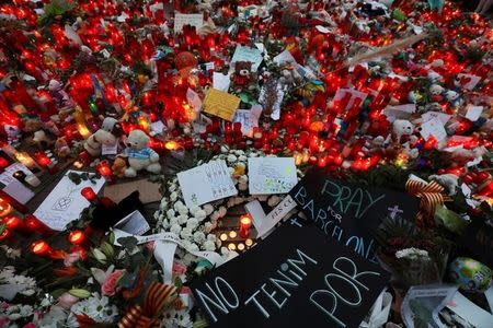 An impromptu memorial is seen where a van crashed into pedestrians at Las Ramblas in Barcelona, Spain, August 20, 2017. The banner reads "No tenim pro" (We are not afraid). REUTERS/Susana Vera