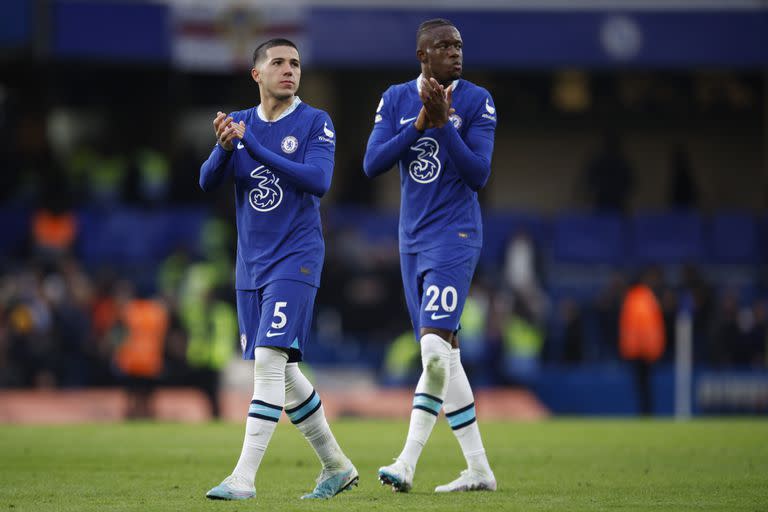 Denis Zakaria y Enzo Fernández tras la victoria de Chelsea ante Borussia Dortmund por Champions 