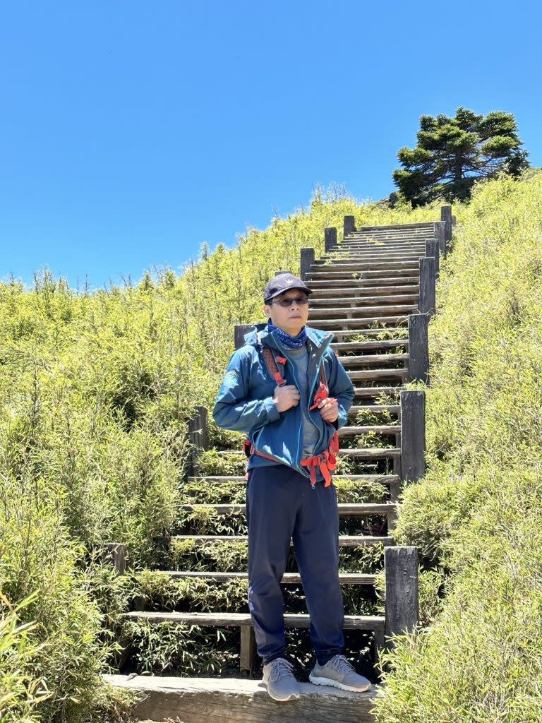 工作之餘，登山是林富郎喜愛的活動。（記者邵英傑翻攝）