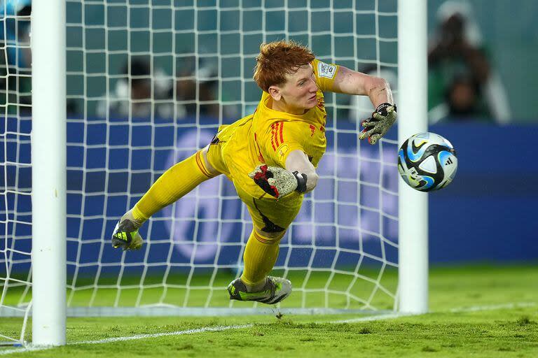 Konstantin Heide, la gran figura de Alemania en la semifinal del Mundial Sub 17 ante la Argentina; contuvo dos penales en la tanda definitiva