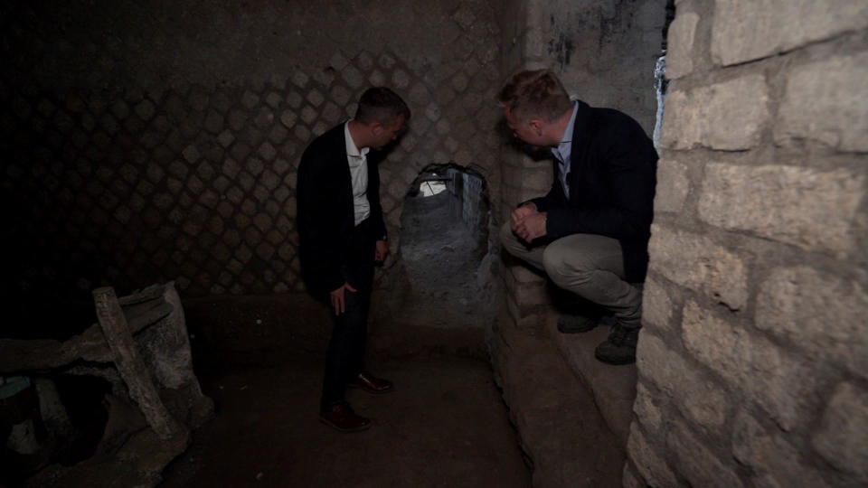 Gabriel Zuchtriegel, director of the Pompeii Archaeological Park, shows correspondent Seth Doane what was part of a tunnel dug by tomb raiders.  / Credit: CBS News