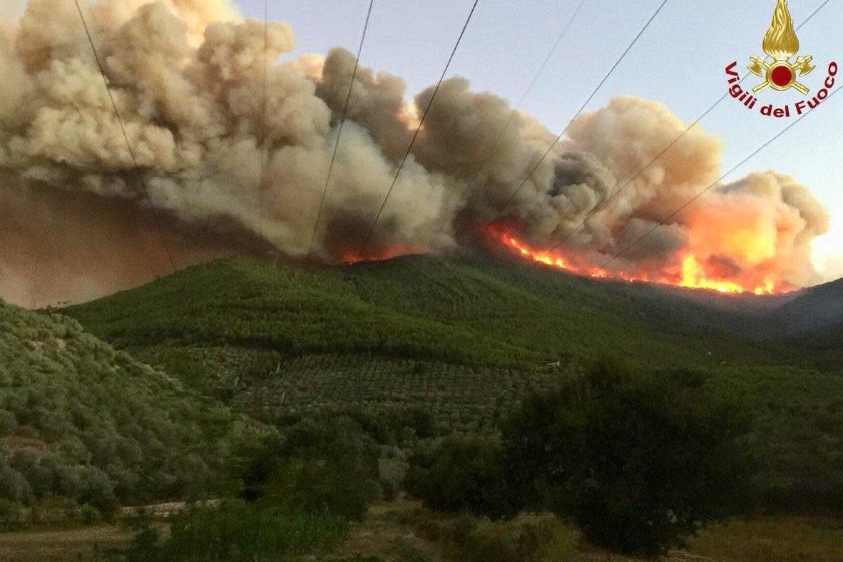A huge inferno has broken out on Italy's Monte Serra: Vigili del Fuoco
