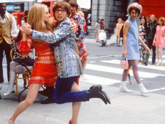 Heather Graham and Mike Myers’ dance scene in ‘Austin Powers 2’ (New Line Cinema)