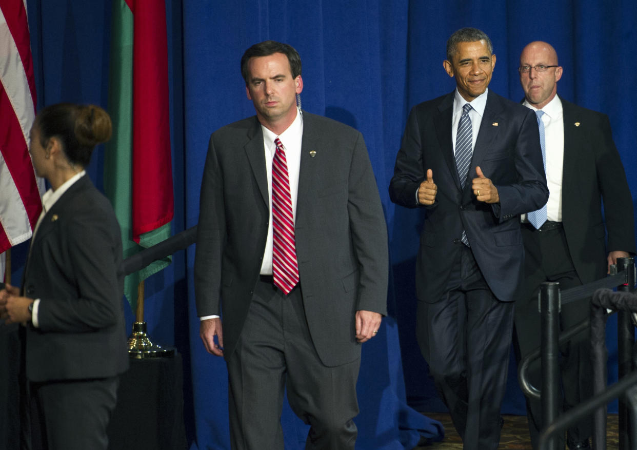 Flankiert von drei Bewachern des Secret Service: Barack Obama bei einer Veranstaltung im August 2015. (Bild: AP Photos)