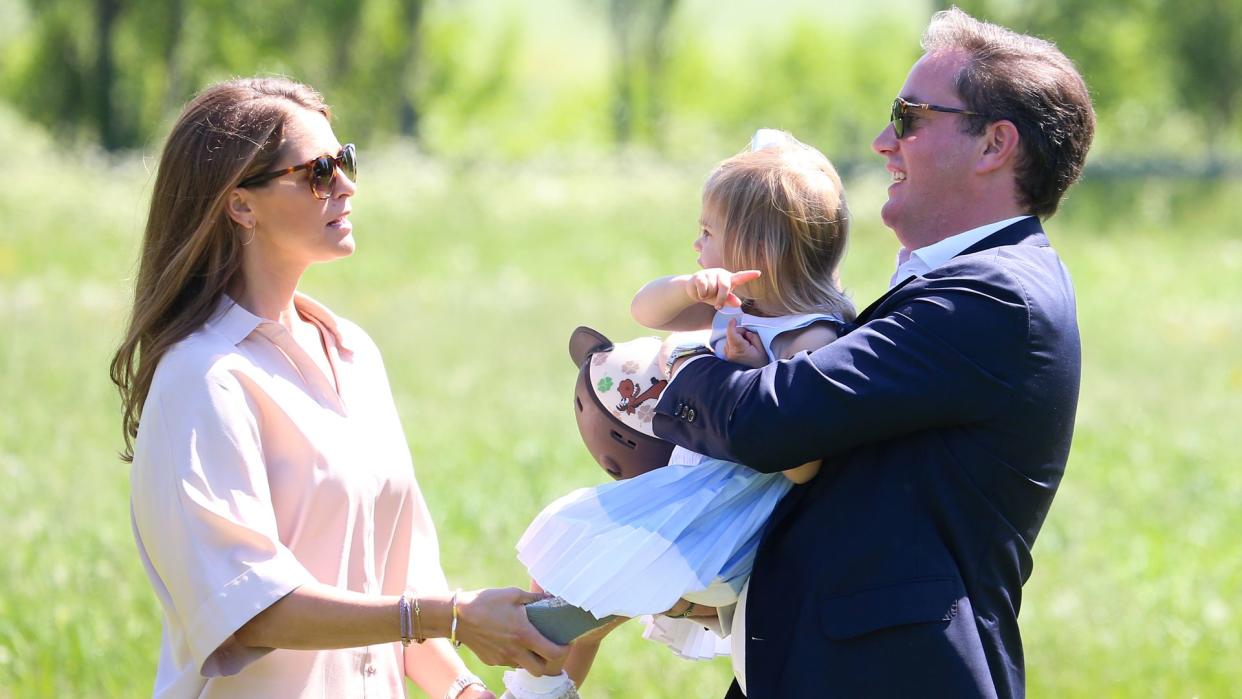 Magdalena de Suecia y Christopher O'Neil con su hija Leonore, en junio de 2016