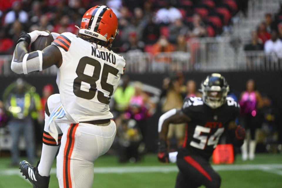 Cleveland Browns tight end David Njoku (85) makes the catch against the Atlanta Falcons during the first half of an NFL football game, Sunday, Oct. 2, 2022, in Atlanta. (AP Photo/John Amis)
