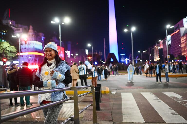 Las bajas temperaturas no detuvieron a los hinchas que quisieron festejar al campeón