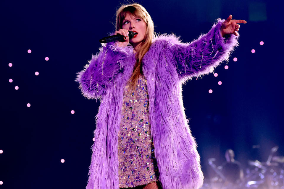 Taylor Swift's Oscar de la Renta t-shirt and jacket for her Midnights set