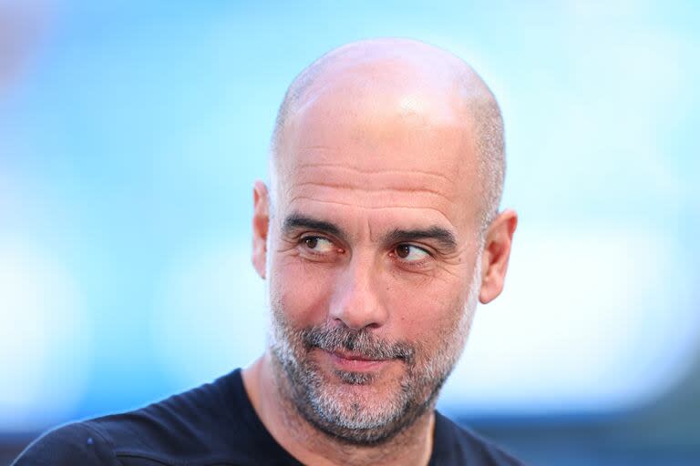 Pep Guardiola está de vacaciones, pero no dejó de hablar de fútbol en un torneo de golf en Barcelona