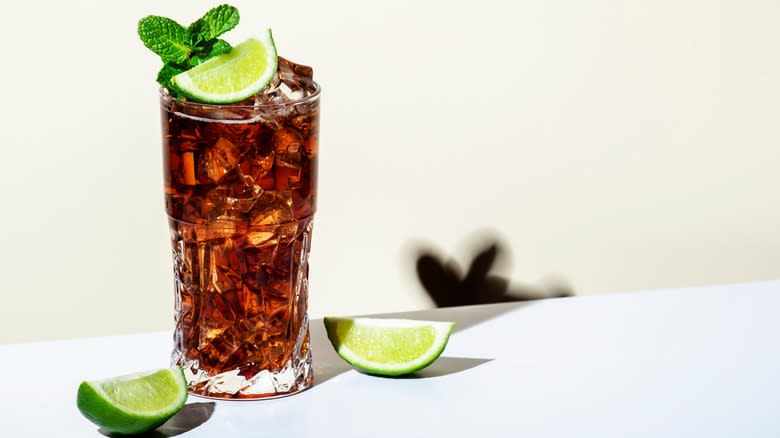 soda with lime and ice