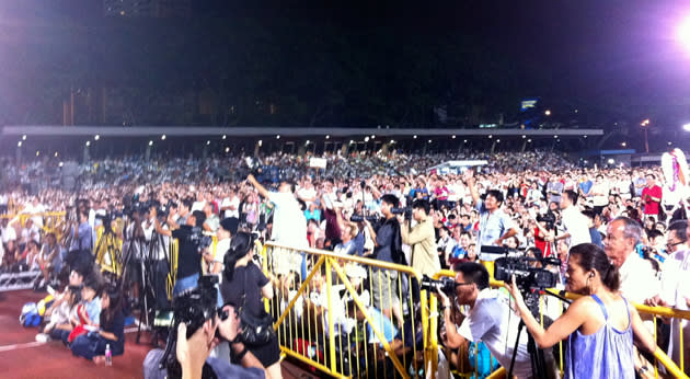 More than 12,000 people at the Toa Payoh stadium on Tuesday evening to catch the first of the presidential election rally. (Yahoo! photo)