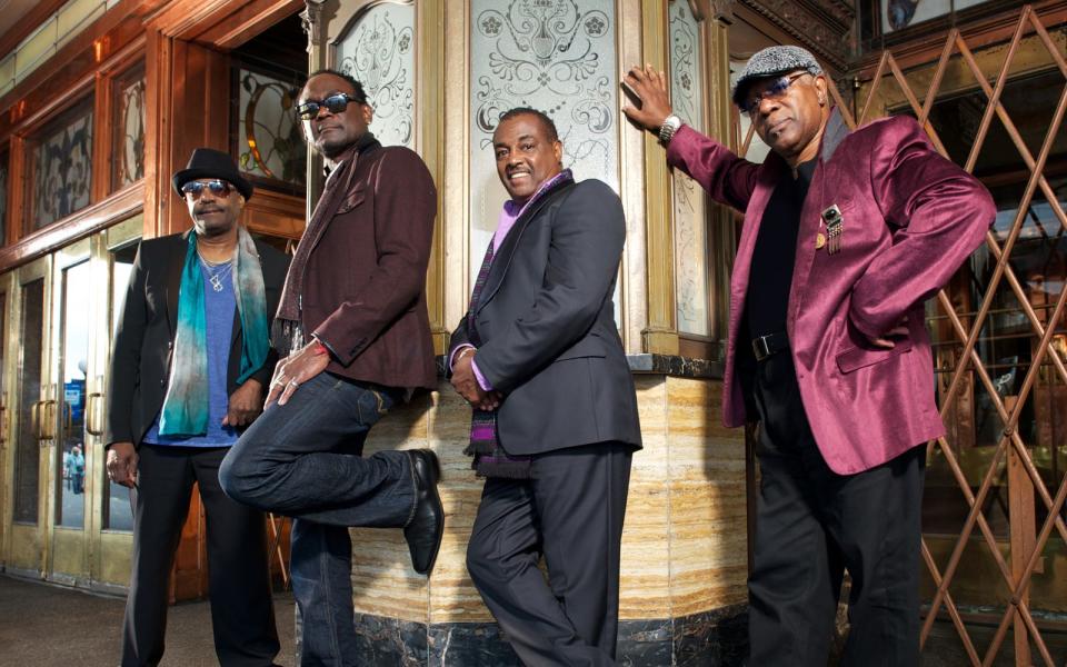 Sie feierten schon in den 70-ern einige Erfolge, doch mit Hits wie "Celebration" und "Get Down On It" prägten sie auch die 80-er stark: Kool & The Gang sind eine echte Kultband. 14 Jahre nach "Still Kool" (2007) veröffentlichte die legendäre Soulfunk-Gruppe kürzlich ihr neues Album "Perfect Union". Zuletzt verlor die Band allerdings zwei Gründungsmitglieder: Ronald Bell starb 2020, Dennis Thomas 2021. (Bild: Omnivore Recordings)