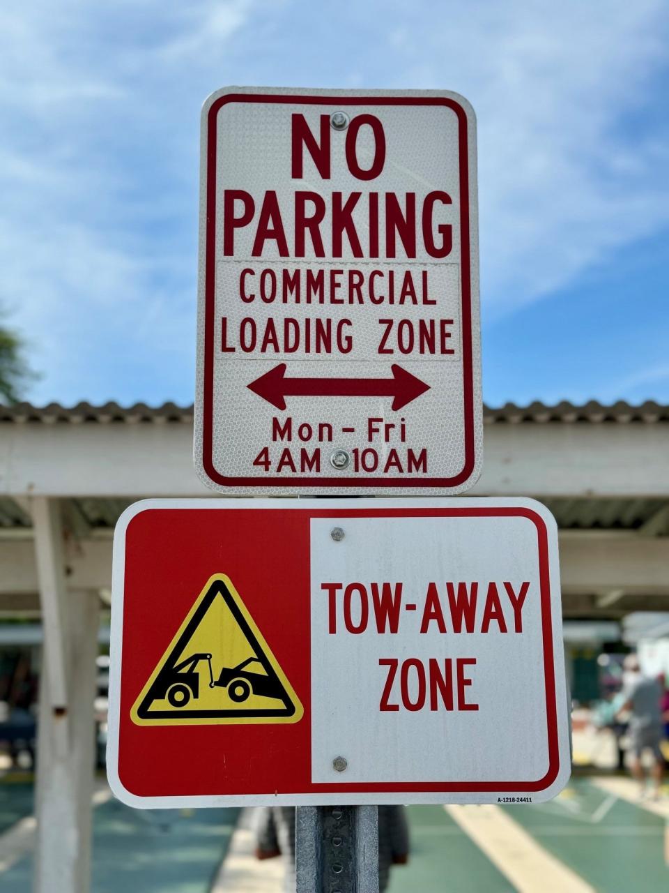 Sign along Flagler Avenue in New Smyrna Beach indicating loading/unloading zone hours. Loading/unloading zones were implemented on Flagler Avenue in 2021.