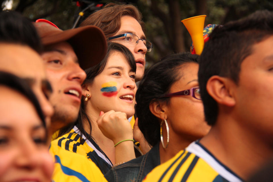 Aficionados colombianos mientras soñaban con eliminar a Inglaterra. Foto: Getty Images.