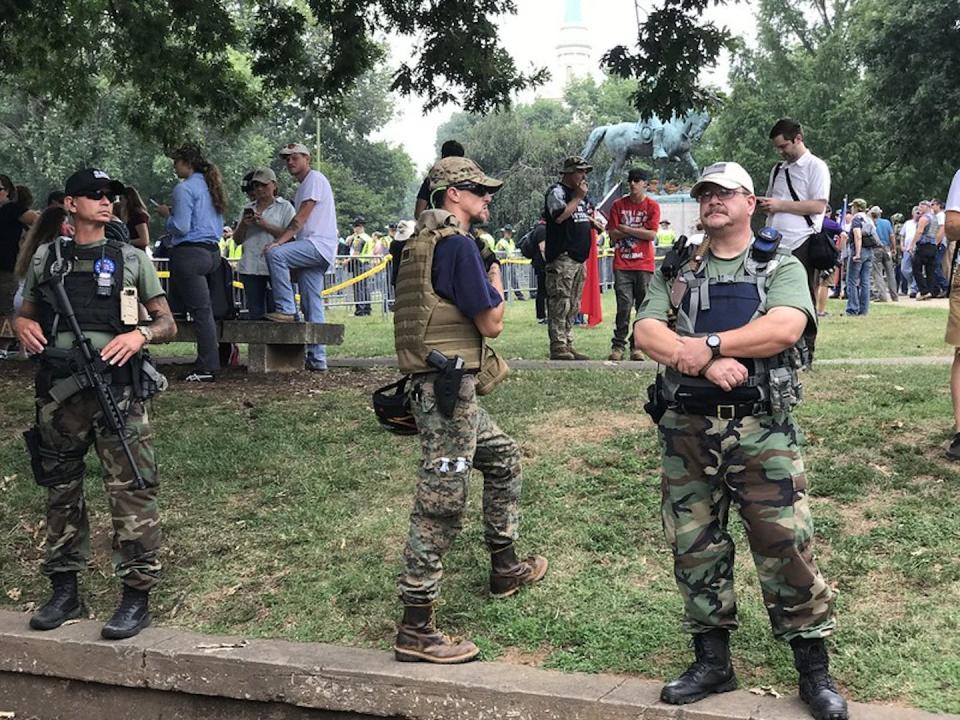 Fotografía de un rally a favor del derecho a llevar armas en Virginia, Estados Unidos, en 2020. <a href="https://www.flickr.com/photos/acrider/35806115363/" rel="nofollow noopener" target="_blank" data-ylk="slk:Anthony Crider / Flickr;elm:context_link;itc:0;sec:content-canvas" class="link ">Anthony Crider / Flickr</a>, <a href="http://creativecommons.org/licenses/by/4.0/" rel="nofollow noopener" target="_blank" data-ylk="slk:CC BY;elm:context_link;itc:0;sec:content-canvas" class="link ">CC BY</a>